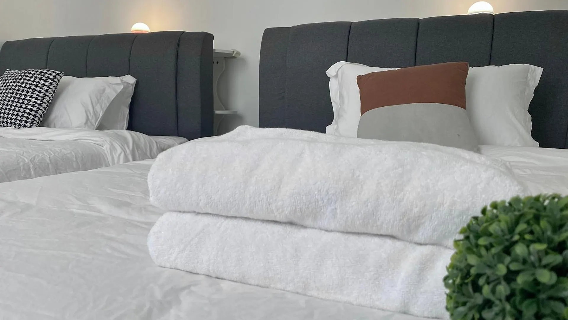 Hostel Bukit Indah - Room With Private Bathroom 1-4Pax Johor Bahru