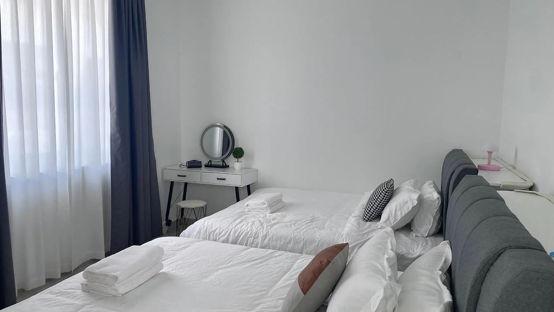 Hostel Bukit Indah - Room With Private Bathroom 1-4Pax Johor Bahru