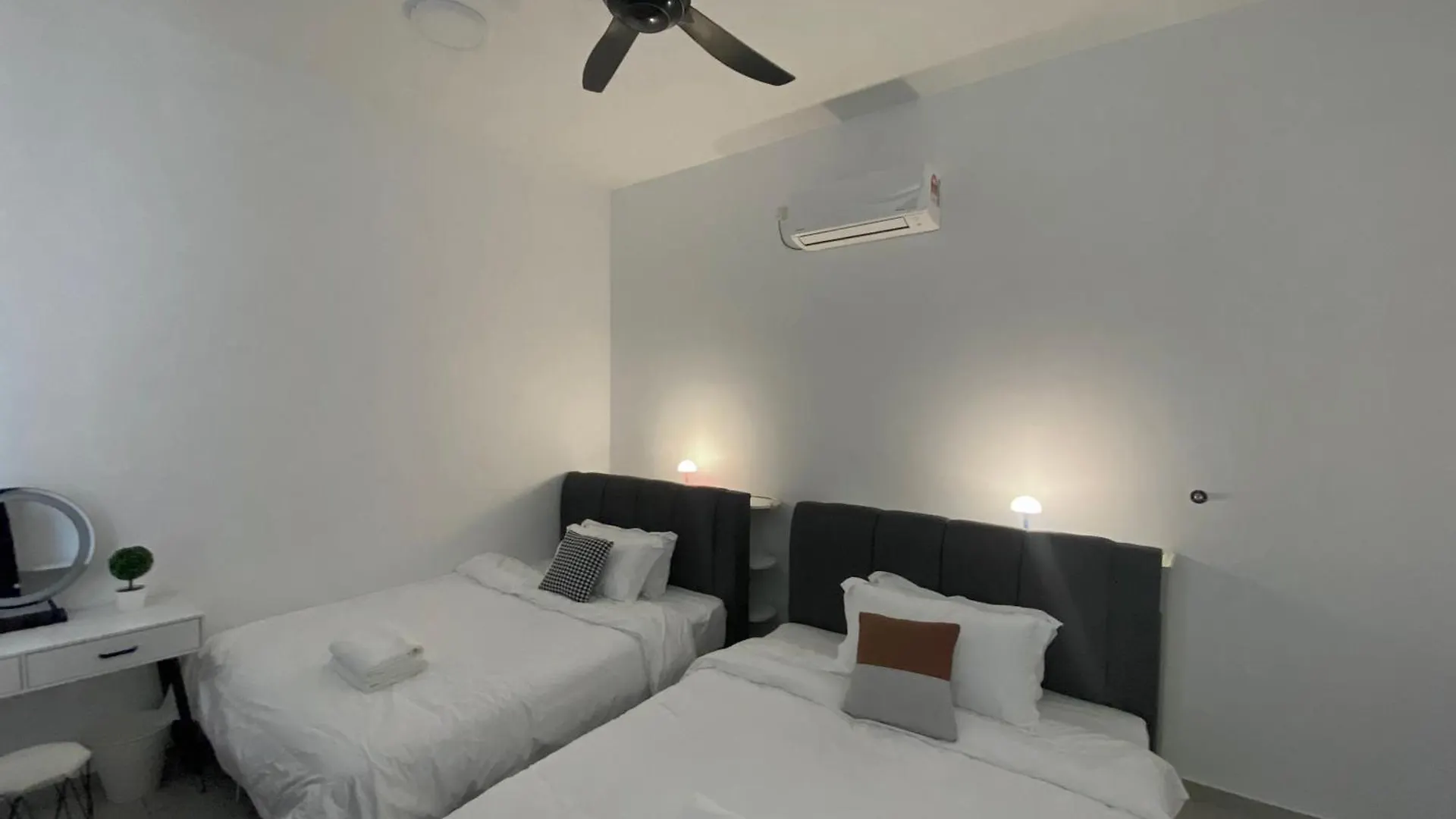 Bukit Indah - Room With Private Bathroom 1-4Pax Johor Bahru 0*,  Malaysia